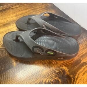 Oofoos Black Flip Flops Size M8/W10